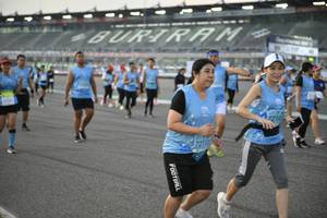 BIB: 5103, 0016
                            <button type="button" onclick="openModal(10466193)" class="btn btn-primary btn-sm float-right btn-popup" data-toggle="modal" data-target=".modal-high-quality">
                        <i class="fas fa-shopping-cart"></i> Add to Cart
                    </button>
                                            <button type="button" onclick="isThisMe(10466193, true)" class="btn btn-success btn-sm float-right btn-popup btn-isme hidden" data-toggle="tooltip" data-placement="bottom" title="นี่คือรูปของคุณใช่ไหม คลิกที่นี่เพื่อเอาเข้าอัลบั้ม">
                        <i class="fas fa-plus"></i> Add to album
                    </button>
                    <button type="button" onclick="isThisMe(10466193, false)" class="btn btn-warning btn-sm float-right btn-popup btn-isnotme hidden">
                        <i class="fas fa-ban"></i> Remove from album
                    </button>